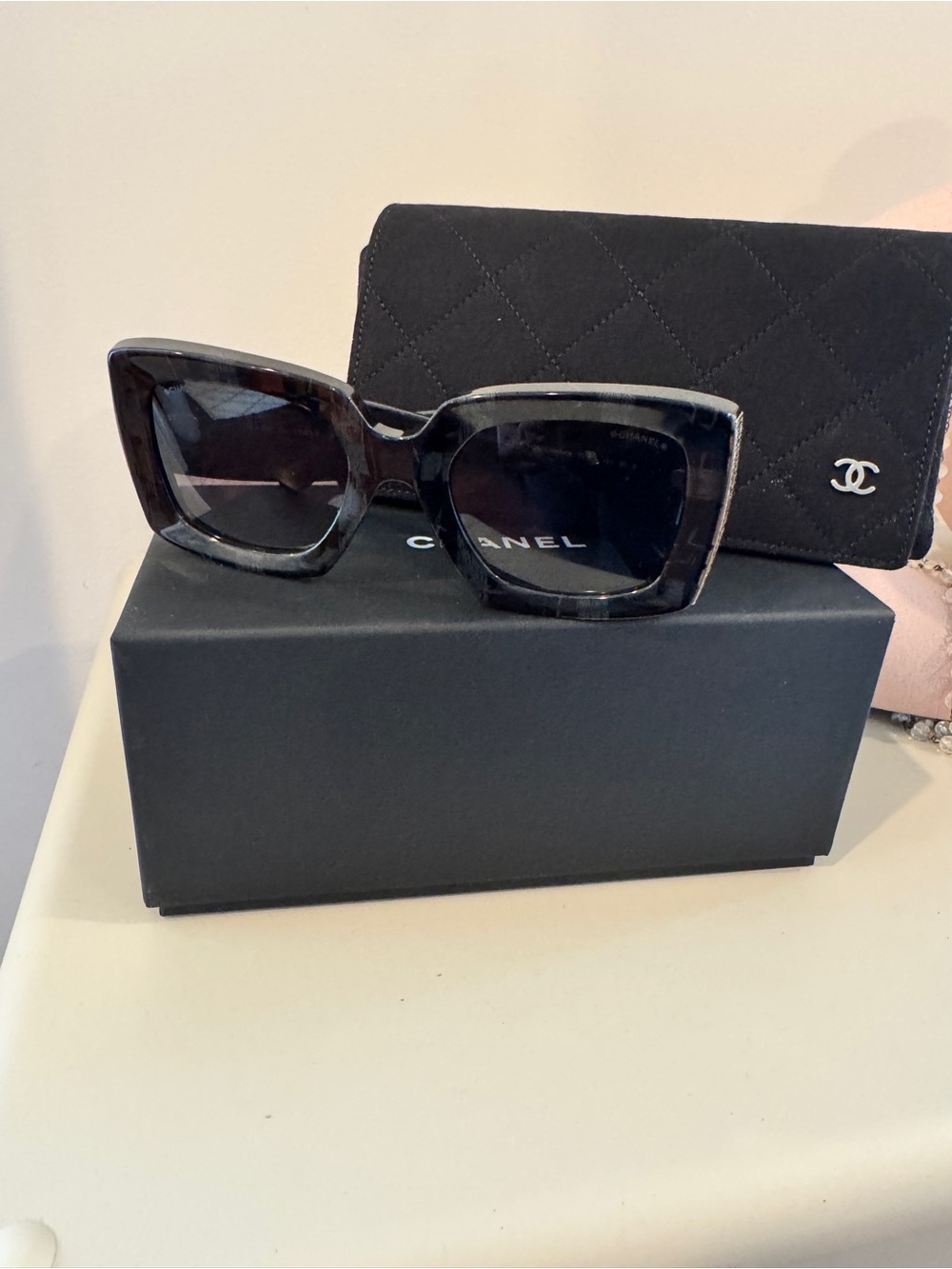 RECTANGLE SUNGLASSES CLASSICS BLACK & GOLD HIGH BRIDGE - Picture 3 of 7
